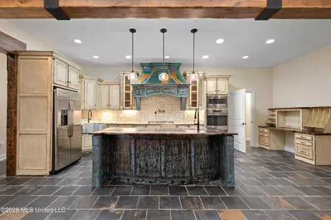 Kitchen - 568 Woodford Cv, Hernando, MS 38632 photo 1 of 4
