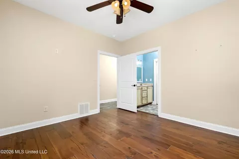 Bedroom - 568 Woodford Cv, Hernando, MS 38632 photo 6 of 8