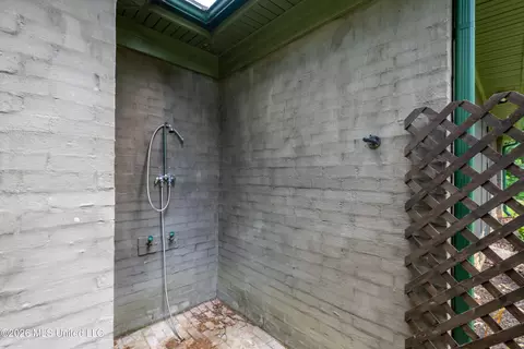 Bath - 568 Woodford Cv, Hernando, MS 38632 photo 8 of 8