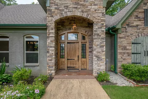Exterior - 568 Woodford Cv, Hernando, MS 38632 photo 3 of 9