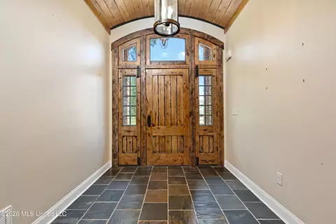 Entry Way - 568 Woodford Cv, Hernando, MS 38632 photo 2 of 3