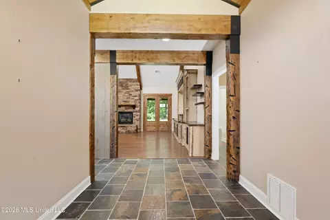 Entry Way - 568 Woodford Cv, Hernando, MS 38632 photo 1 of 3