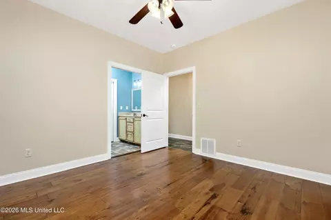 Bedroom - 568 Woodford Cv, Hernando, MS 38632 photo 3 of 8