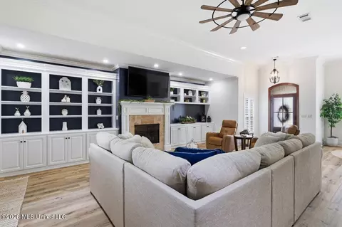 Living - 112 Meadow Pointe Cv, Brandon, MS 39042 photo 1 of 2