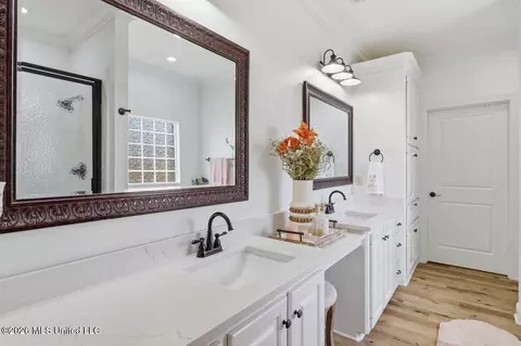 Bath - 112 Meadow Pointe Cv, Brandon, MS 39042 photo 1 of 2