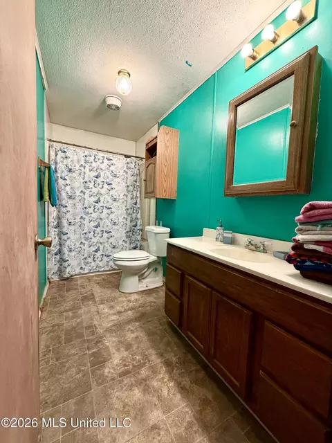Bath - 1602 Martin Ln, Brookhaven, MS 39601 photo 1 of 3