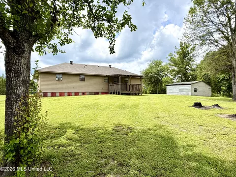 Exterior - 1602 Martin Ln, Brookhaven, MS 39601 photo 3 of 8