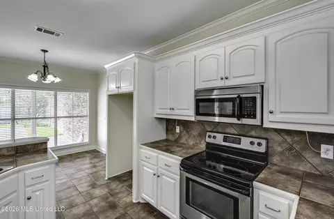 Kitchen - 125 Bradfield Rd, Madison, MS 39110 photo 4 of 6