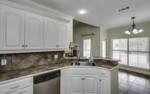 Kitchen - 125 Bradfield Rd, Madison, MS 39110 photo 5 of 6