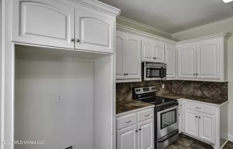 Kitchen - 125 Bradfield Rd, Madison, MS 39110 photo 2 of 6
