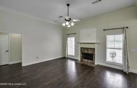 Living - 125 Bradfield Rd, Madison, MS 39110 photo 1 of 5
