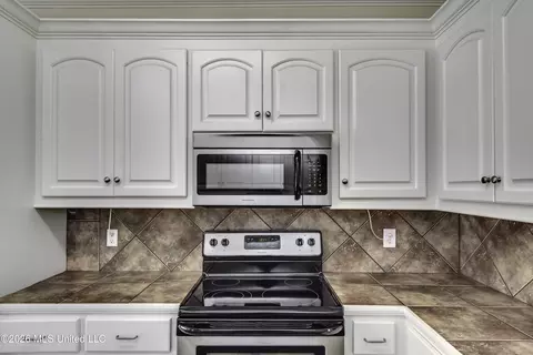 Kitchen - 125 Bradfield Rd, Madison, MS 39110 photo 3 of 6