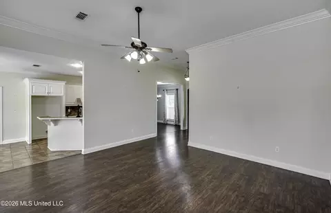 Living - 125 Bradfield Rd, Madison, MS 39110 photo 4 of 5