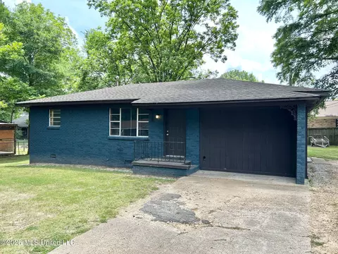 303 Crawford St, Senatobia, MS 38668