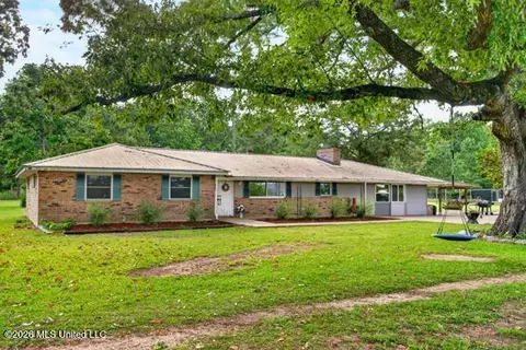 631 Red Hill Church Rd, Lumberton, MS 39455