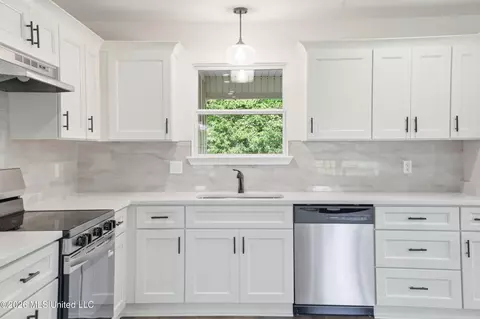 Kitchen - 134 Lynne Ln, Lucedale, MS 39452 photo 2 of 2