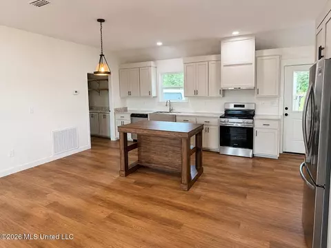 Kitchen - 1113 Holland Rd, Lucedale, MS 39452 photo 2 of 6