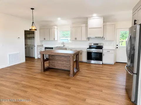 Kitchen - 1113 Holland Rd, Lucedale, MS 39452 photo 3 of 6