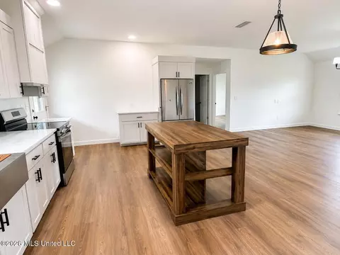 Kitchen - 1113 Holland Rd, Lucedale, MS 39452 photo 5 of 6