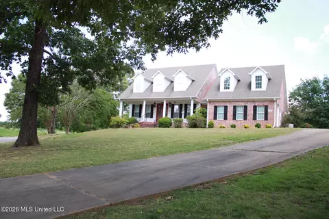 11 Nelson Dr, Holly Springs, MS 38635