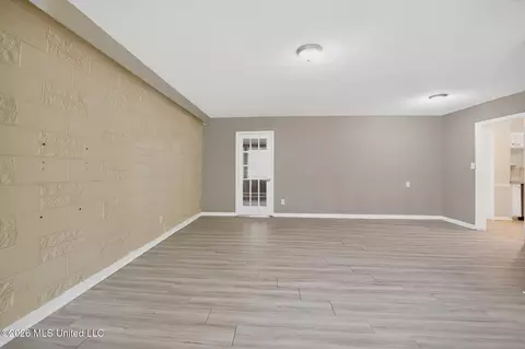 Living - 1523 Winchester St, Jackson, MS 39211 photo 6 of 7