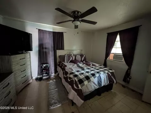 Bedroom - 224 Greenfield Rd, Natchez, MS 39120 photo 2 of 3