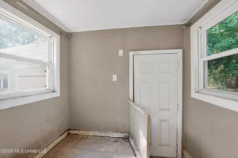 Entry Way - 343 N Broadmoor Dr, Jackson, MS 39206 photo 1 of 2