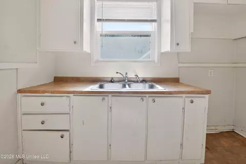 Kitchen - 343 N Broadmoor Dr, Jackson, MS 39206 photo 1 of 1