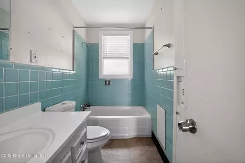 Bath - 343 N Broadmoor Dr, Jackson, MS 39206 photo 3 of 3