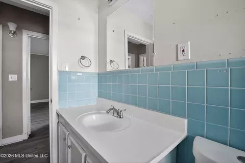 Bath - 343 N Broadmoor Dr, Jackson, MS 39206 photo 1 of 3