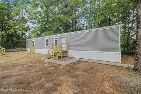 7737 Narcissus Dr, Gautier, MS 39553