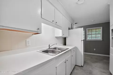 Kitchen - 5741 Wild Flower Dr, Jackson, MS 39209 photo 2 of 3