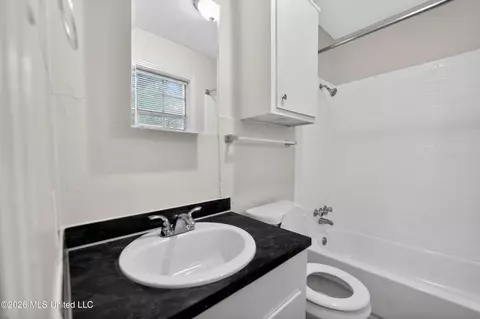 Bath - 5741 Wild Flower Dr, Jackson, MS 39209 photo 1 of 4