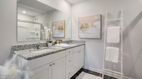 Bath - 82 Pine St, Byhalia, MS 38611 photo 2 of 3