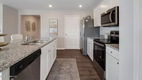 Kitchen - 82 Pine St, Byhalia, MS 38611 photo 3 of 3