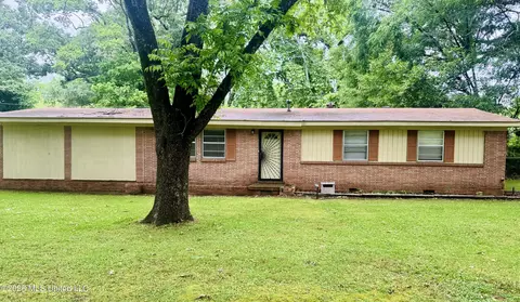 185 Chatham Dr, Holly Springs, MS 38635