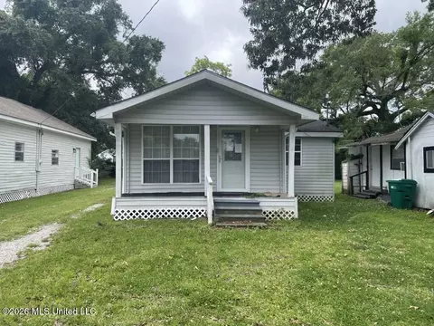 4036 W Pine St, Moss Point, MS 39563