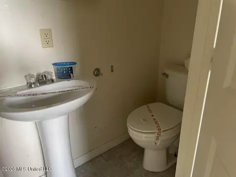 4036 W Pine St, Moss Point, MS 39563 photo 5