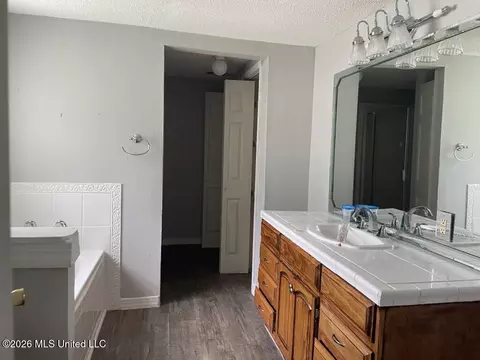 4036 W Pine St, Moss Point, MS 39563 photo 6