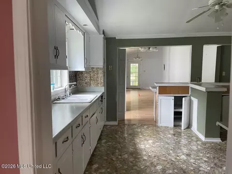 4036 W Pine St, Moss Point, MS 39563 photo 3