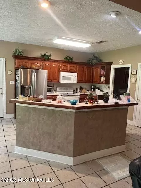 Kitchen - 1177 David Benjamin Dr, Mccomb, MS 39648 photo 2 of 6