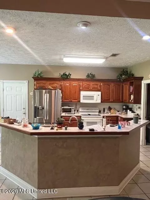 Kitchen - 1177 David Benjamin Dr, Mccomb, MS 39648 photo 3 of 6
