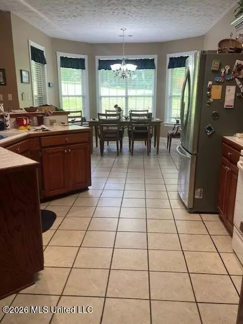 Kitchen - 1177 David Benjamin Dr, Mccomb, MS 39648 photo 4 of 6