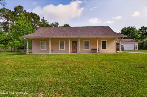 1200 Taranto St, Waveland, MS 39576