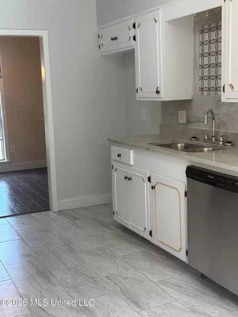 Kitchen - 385 Somerset Dr, Jackson, MS 39206 photo 2 of 2