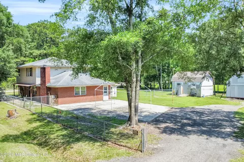 6005 Cypress Dr, Kiln, MS 39556
