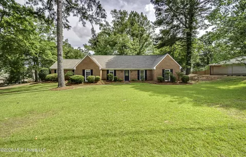 11 Village Dr, Madison, MS 39110