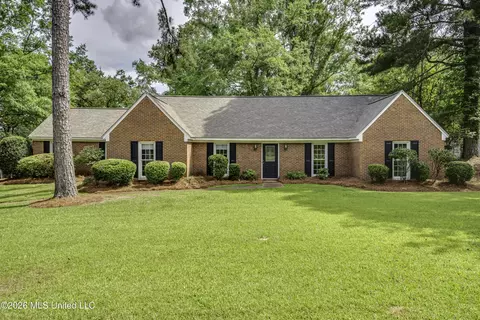11 Village Dr, Madison, MS 39110