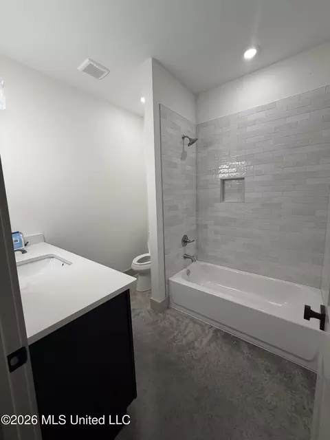 Bath - 2405 Pleasant Hill Rd, Nesbit, MS 38651 photo 5 of 5