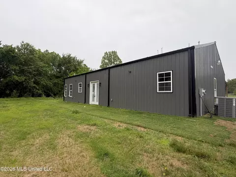 Exterior - 2405 Pleasant Hill Rd, Nesbit, MS 38651 photo 2 of 2